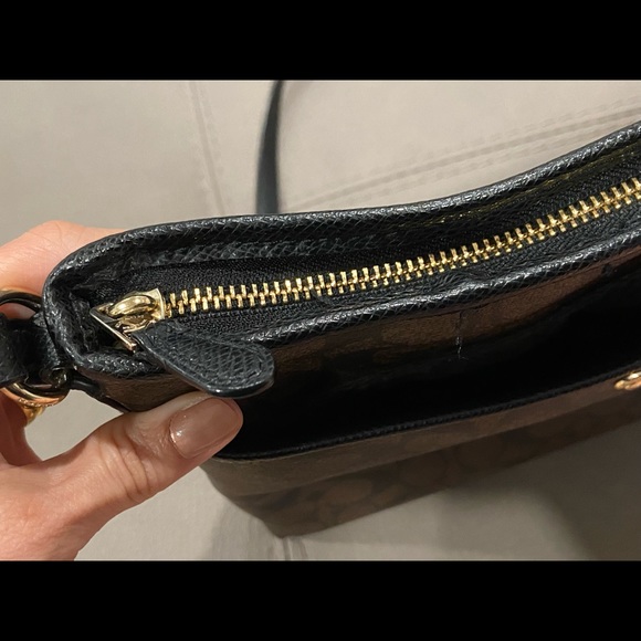 SOLD! Coach Crossbody bag, signature Canvas - Picture 7 of 14